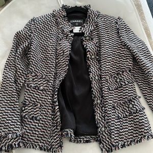 Tweed chanel jacket size 40